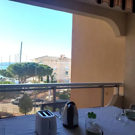 Le Capitole T2 35m2 Climatise Balcon דירה Fréjus